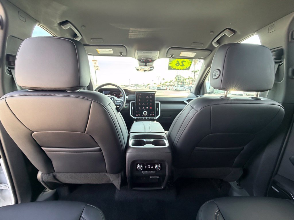Used 2026 GMC Acadia Elevation w/ Elevation Premium Package FWD image 13