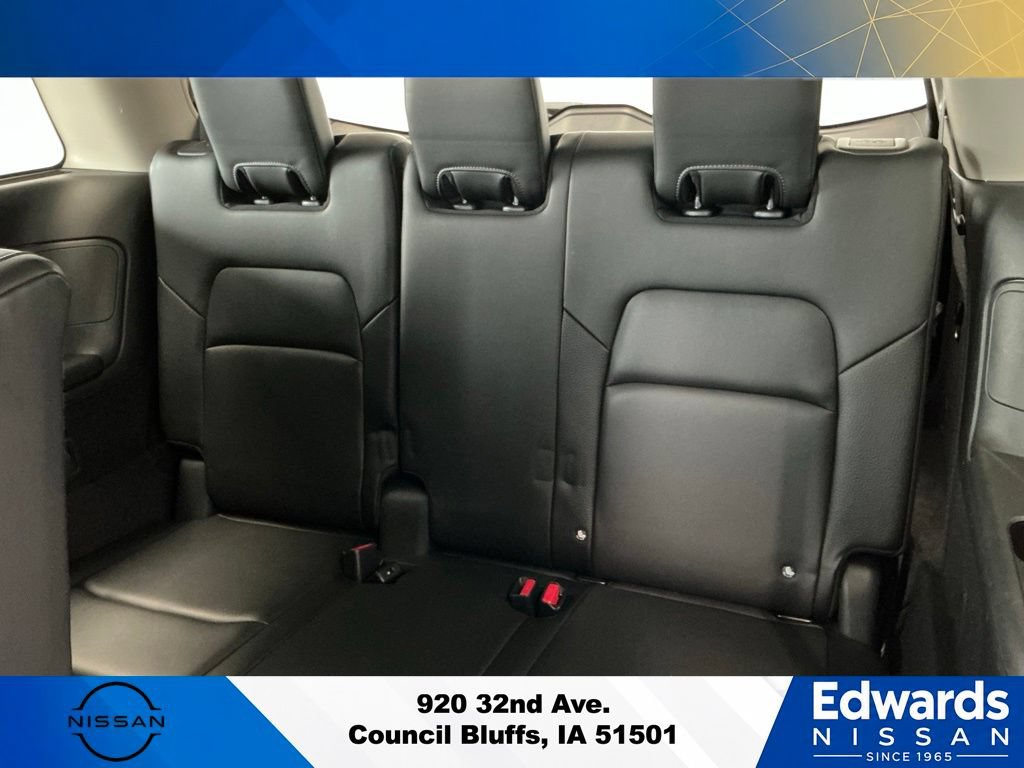 Used 2025 Nissan Pathfinder SL AWD/4WD image 13