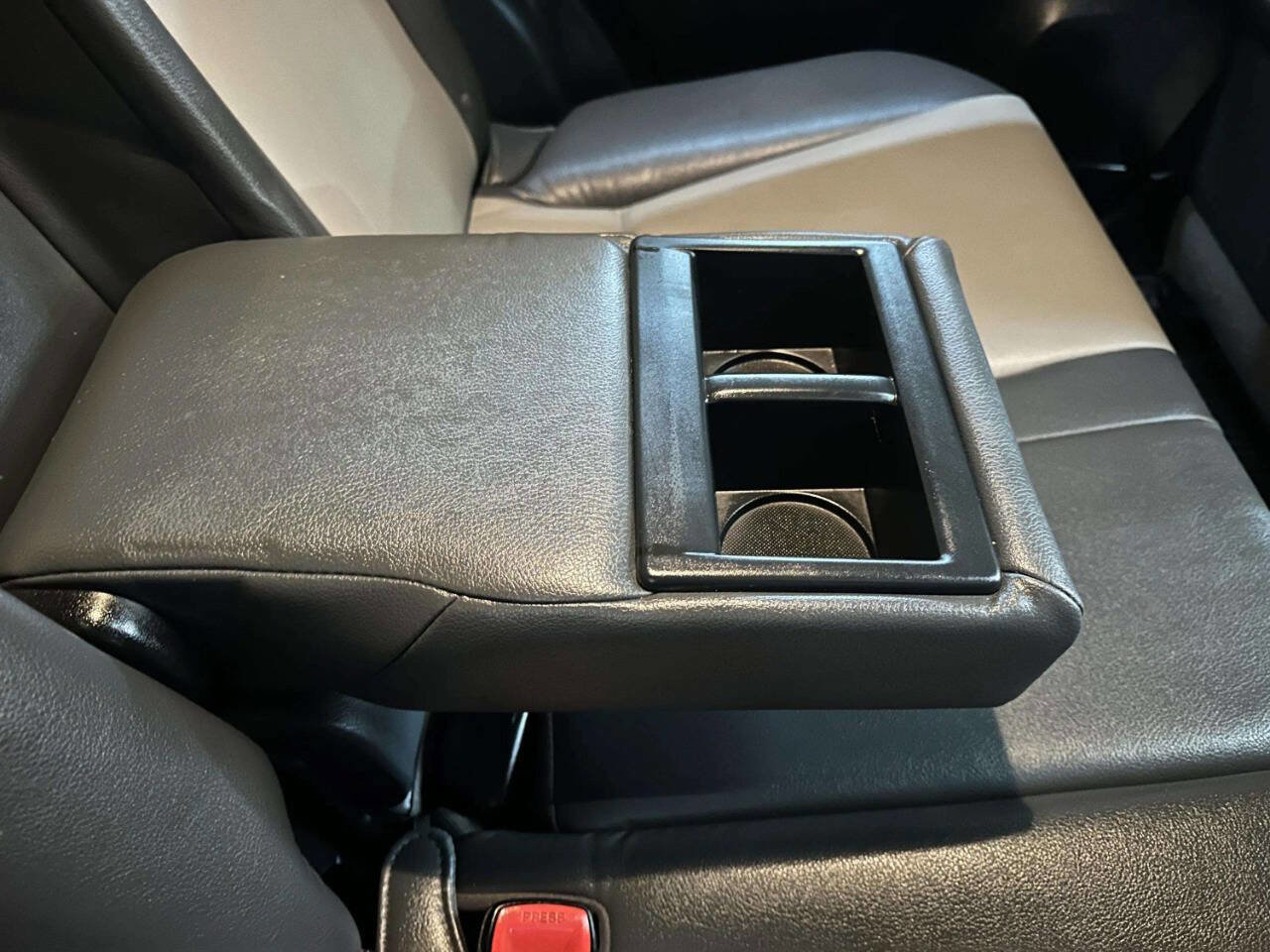 Used 2014 Toyota RAV4 Limited w/ Technology Package image 26