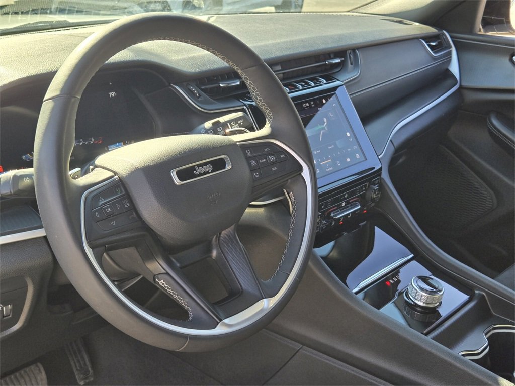 Used 2024 Jeep Grand Cherokee L Laredo image 11