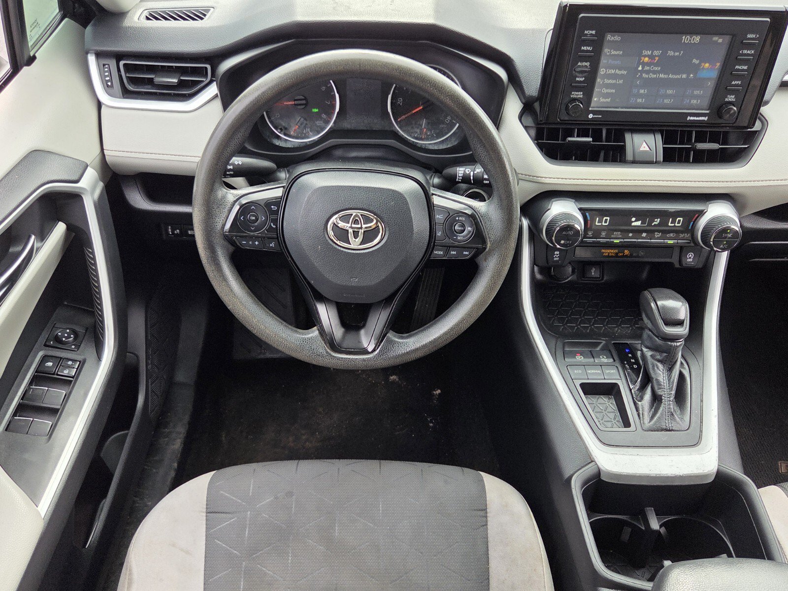 Used 2022 Toyota RAV4 XLE FWD image 11