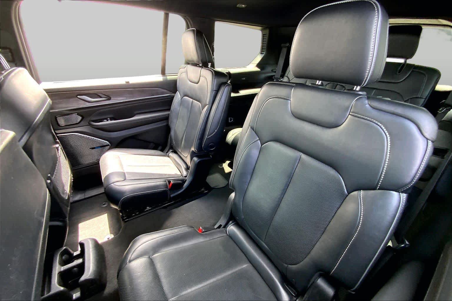 Used 2021 Jeep Grand Cherokee L Overland w/ Luxury Tech Group IV AWD/4WD image 20