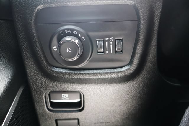 Used 2022 Jeep Grand Cherokee L Limited AWD/4WD image 17