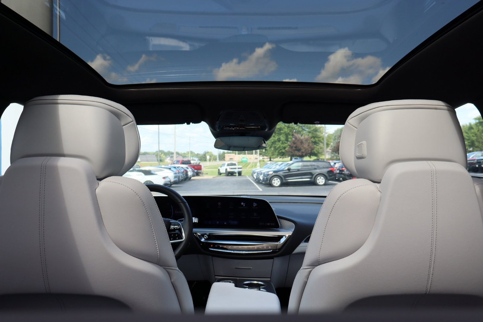 Used 2024 Cadillac Lyriq Luxury AWD/4WD image 40