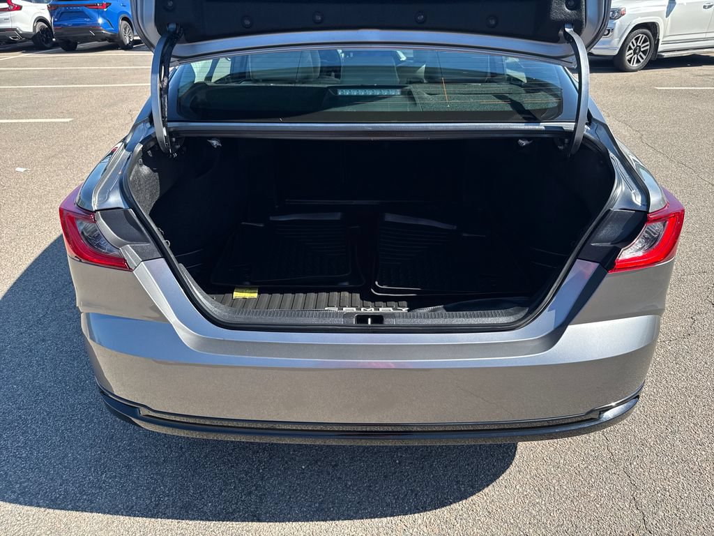 Used 2025 Toyota Camry XLE AWD/4WD image 37
