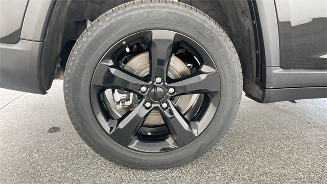 Used 2023 Jeep Grand Cherokee L Limited w/ Black Appearance Package image 49