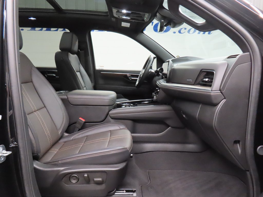 Used 2025 Chevrolet Suburban High Country AWD/4WD image 35