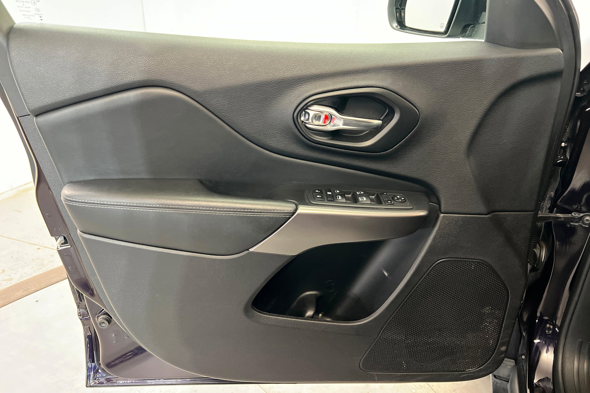 Used 2021 Jeep Cherokee Latitude Lux w/ Comfort/Convenience Group image 15