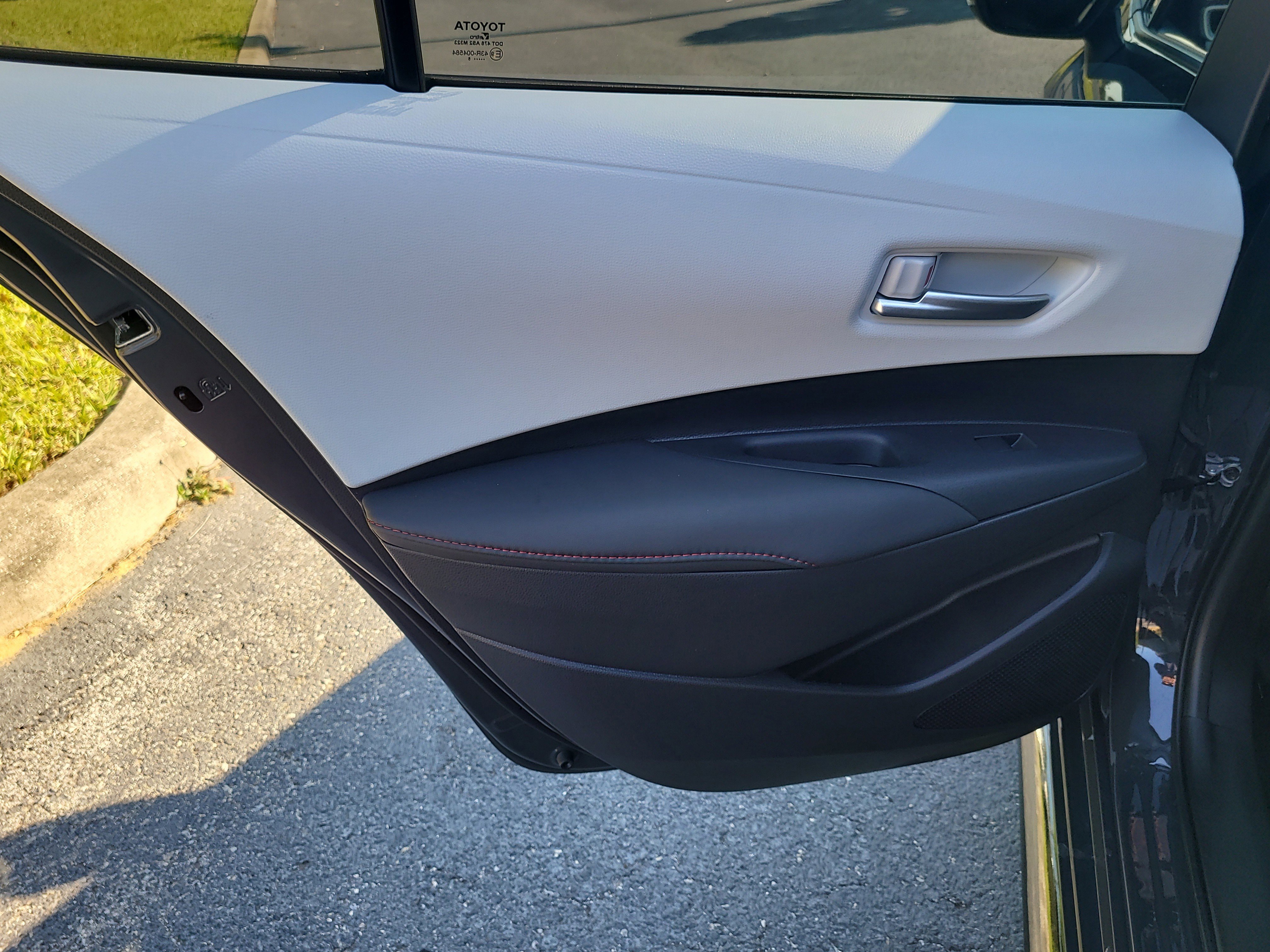 Certified 2025 Toyota Corolla SE w/ Convenience Package image 11