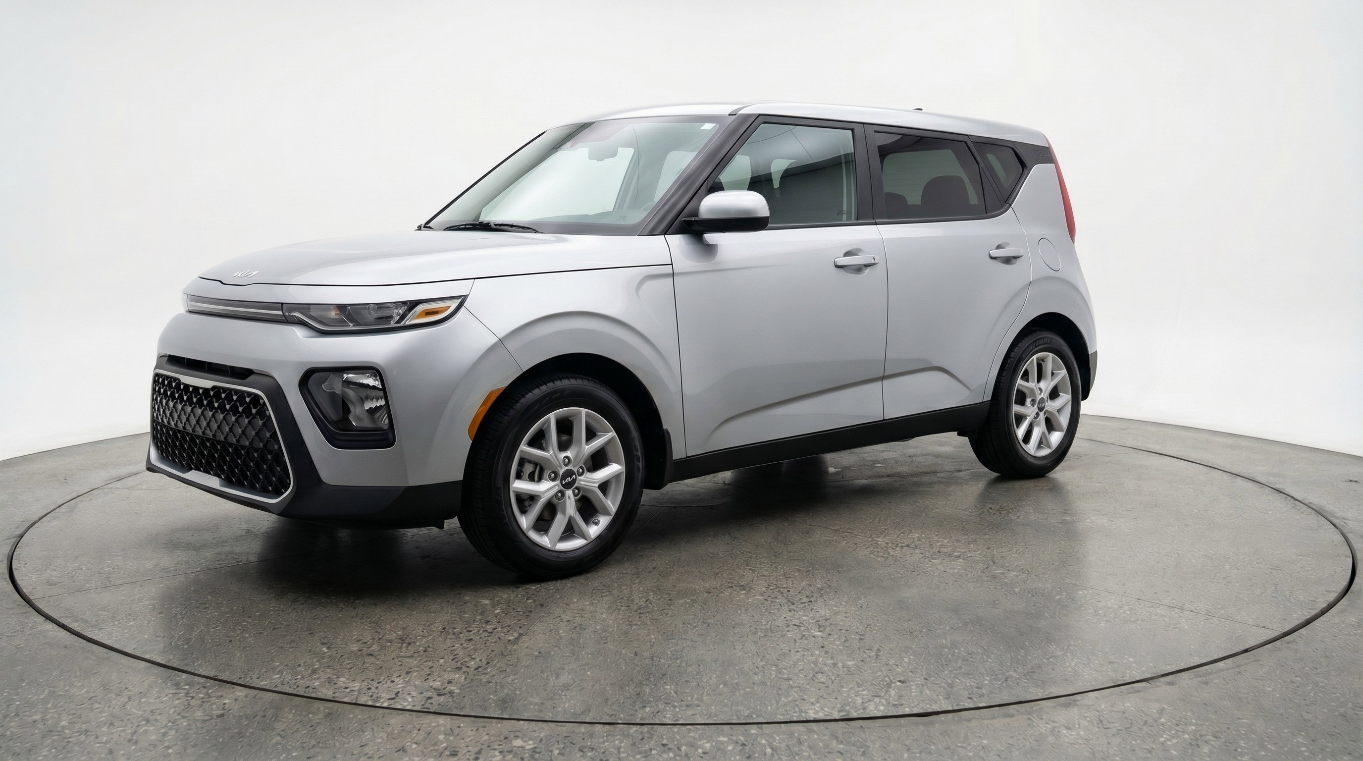 Used 2025 Kia Soul LX w/ LX Technology Package image 3