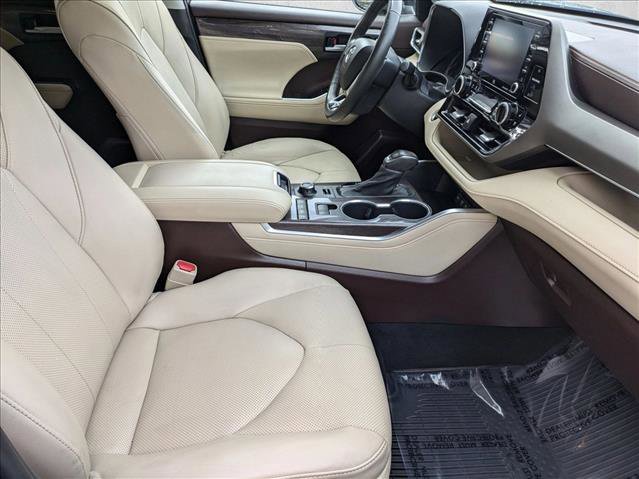 Used 2020 Toyota Highlander Limited image 20