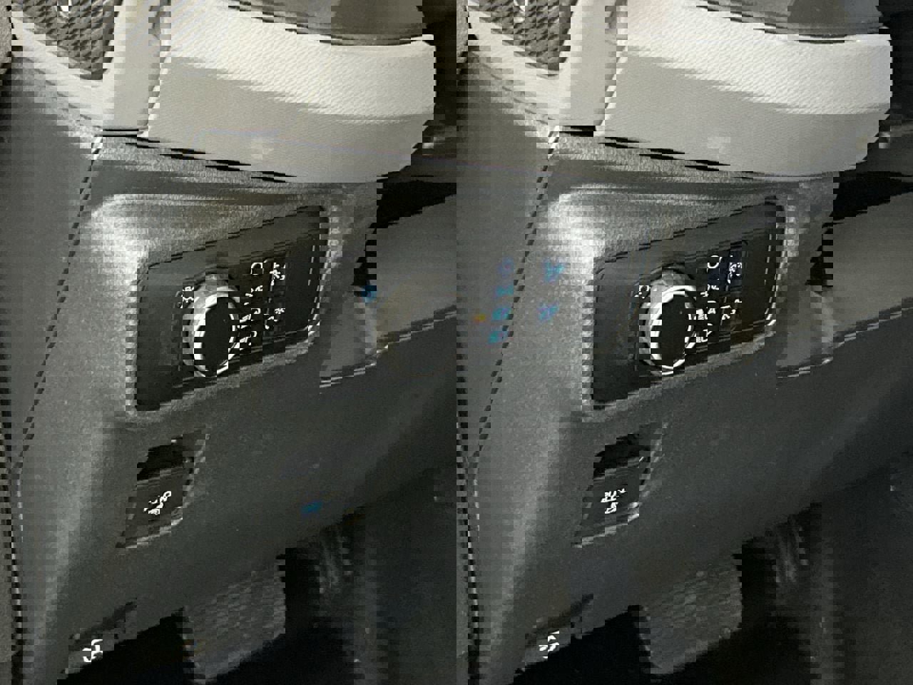 Used 2023 Ford Bronco Everglades image 12