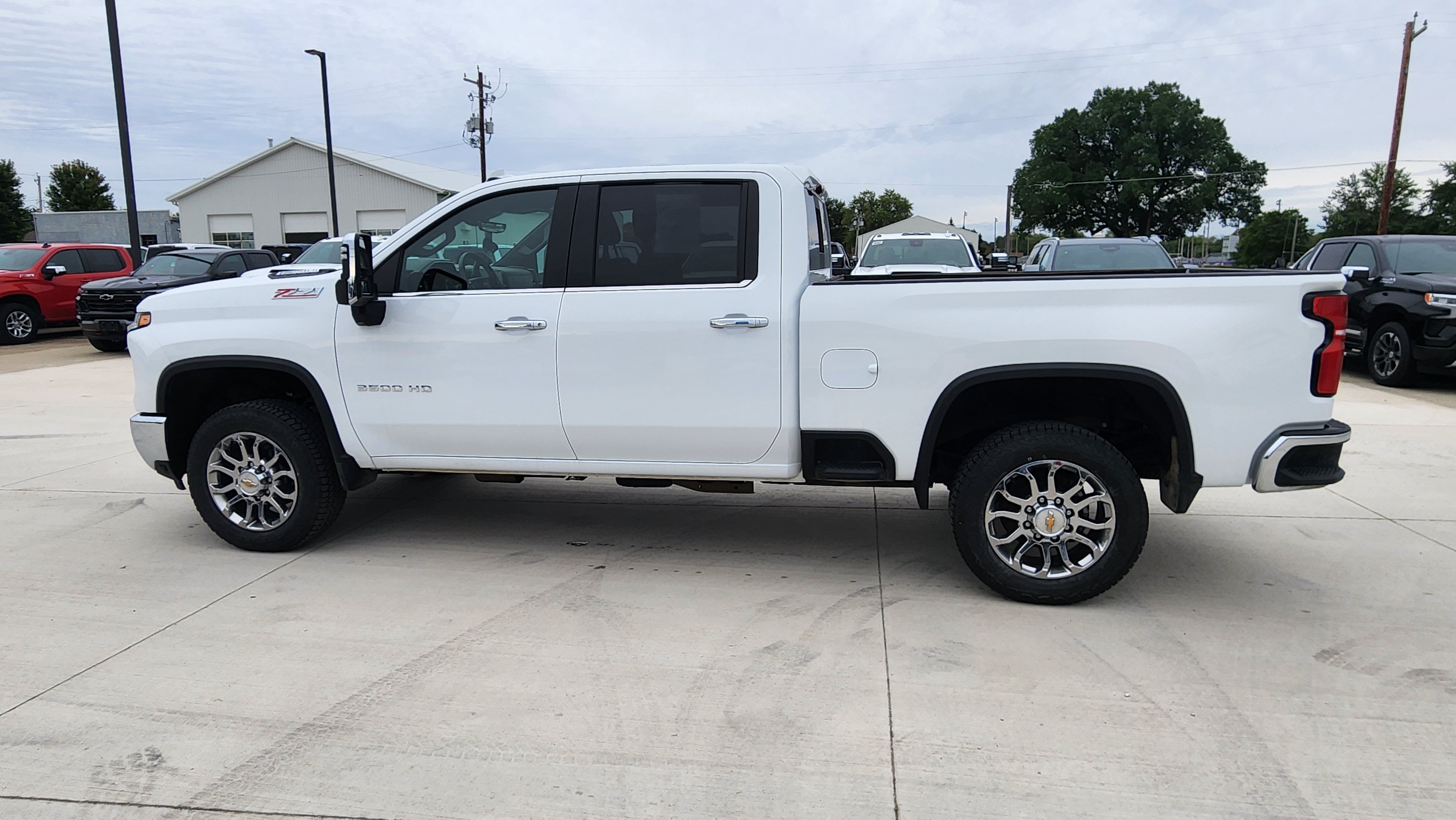 Certified 2026 Chevrolet Silverado 3500 LTZ w/ LTZ Plus Package AWD/4WD image 8
