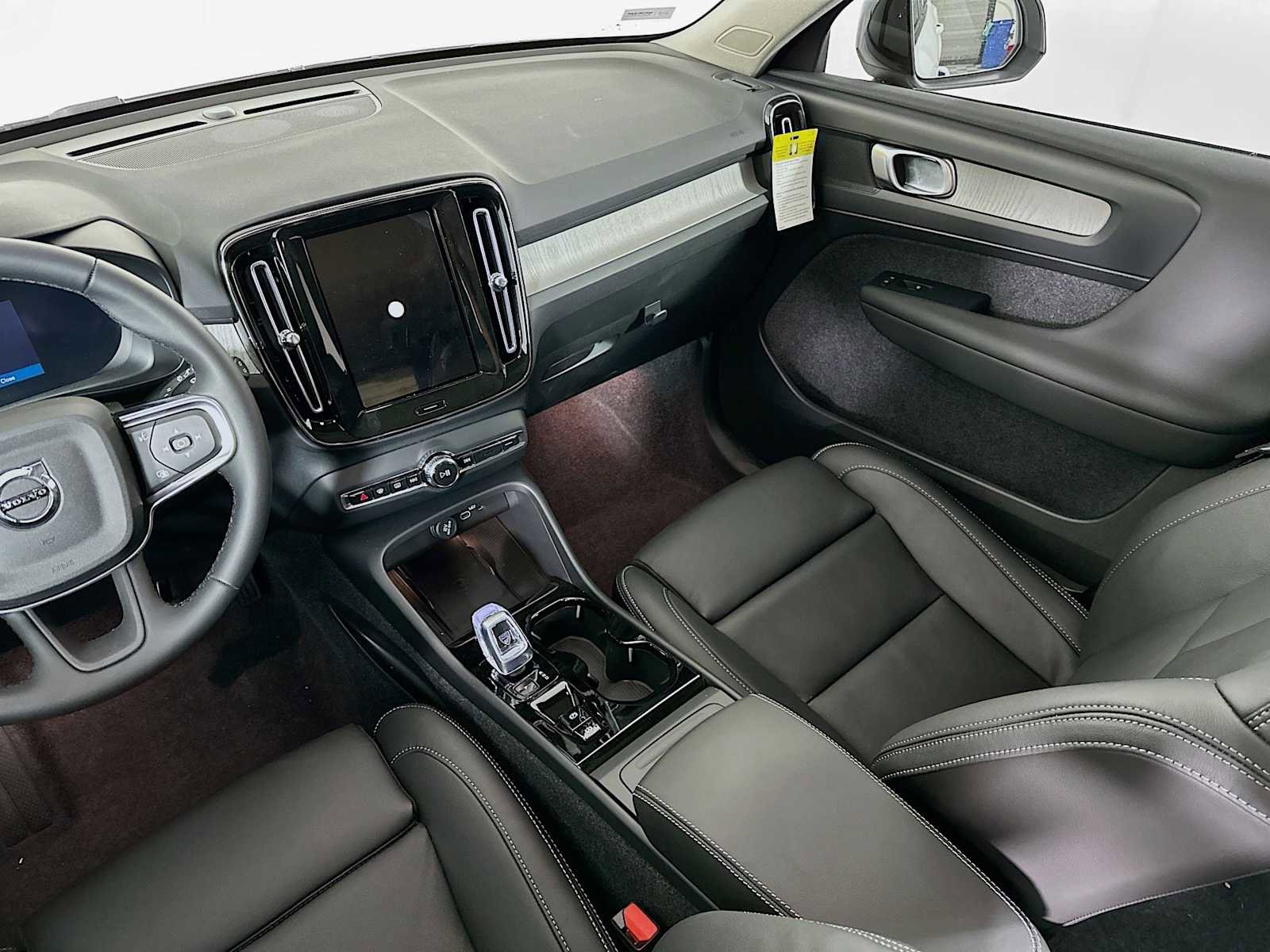 Used 2025 Volvo XC40 B5 Plus w/ Climate Package image 22