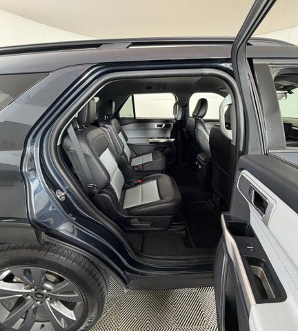 Used 2023 Ford Explorer XLT w/ Equipment Group 202A RWD image 6