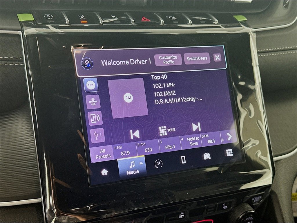 New 2025 Jeep Grand Cherokee Altitude image 13