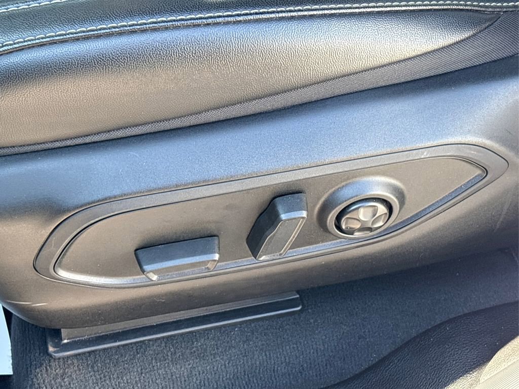 Used 2025 Jeep Grand Cherokee L Limited w/ Black Appearance Package image 32