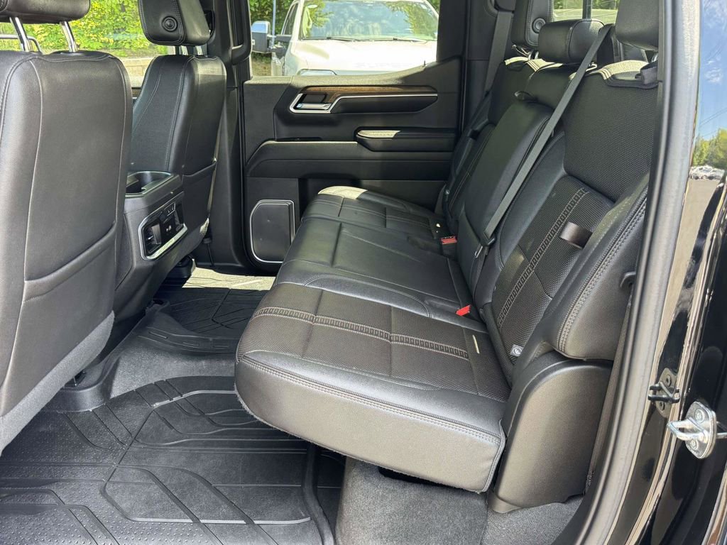 Used 2022 Chevrolet Silverado 1500 High Country w/ High Country Premium Package AWD/4WD image 17
