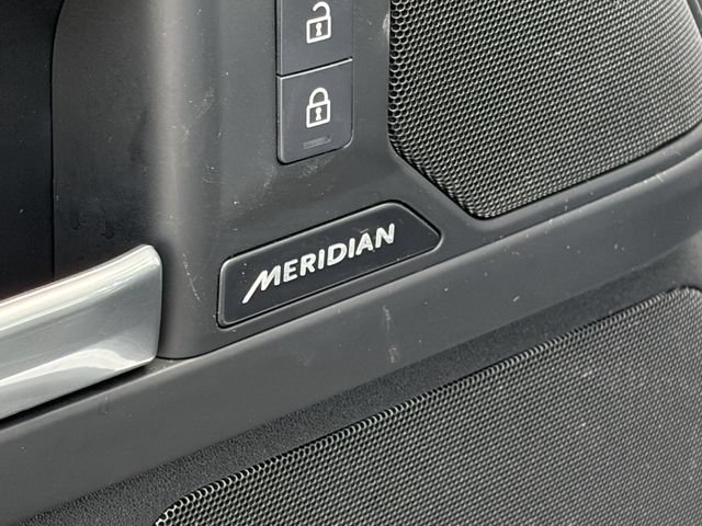 Used 2025 Land Rover Defender 110 S AWD/4WD image 7