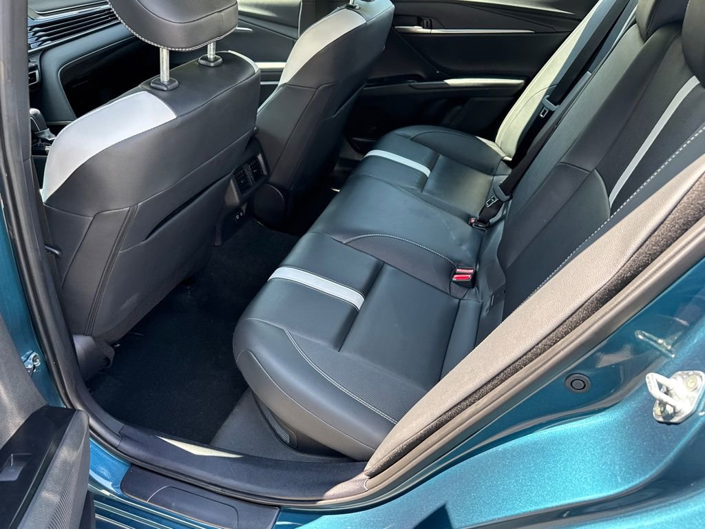 Used 2025 Toyota Camry SE image 20