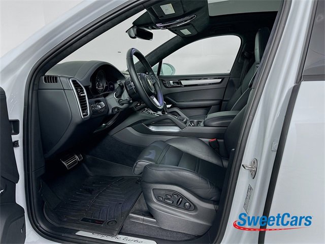 Used 2023 Porsche Cayenne Turbo image 9