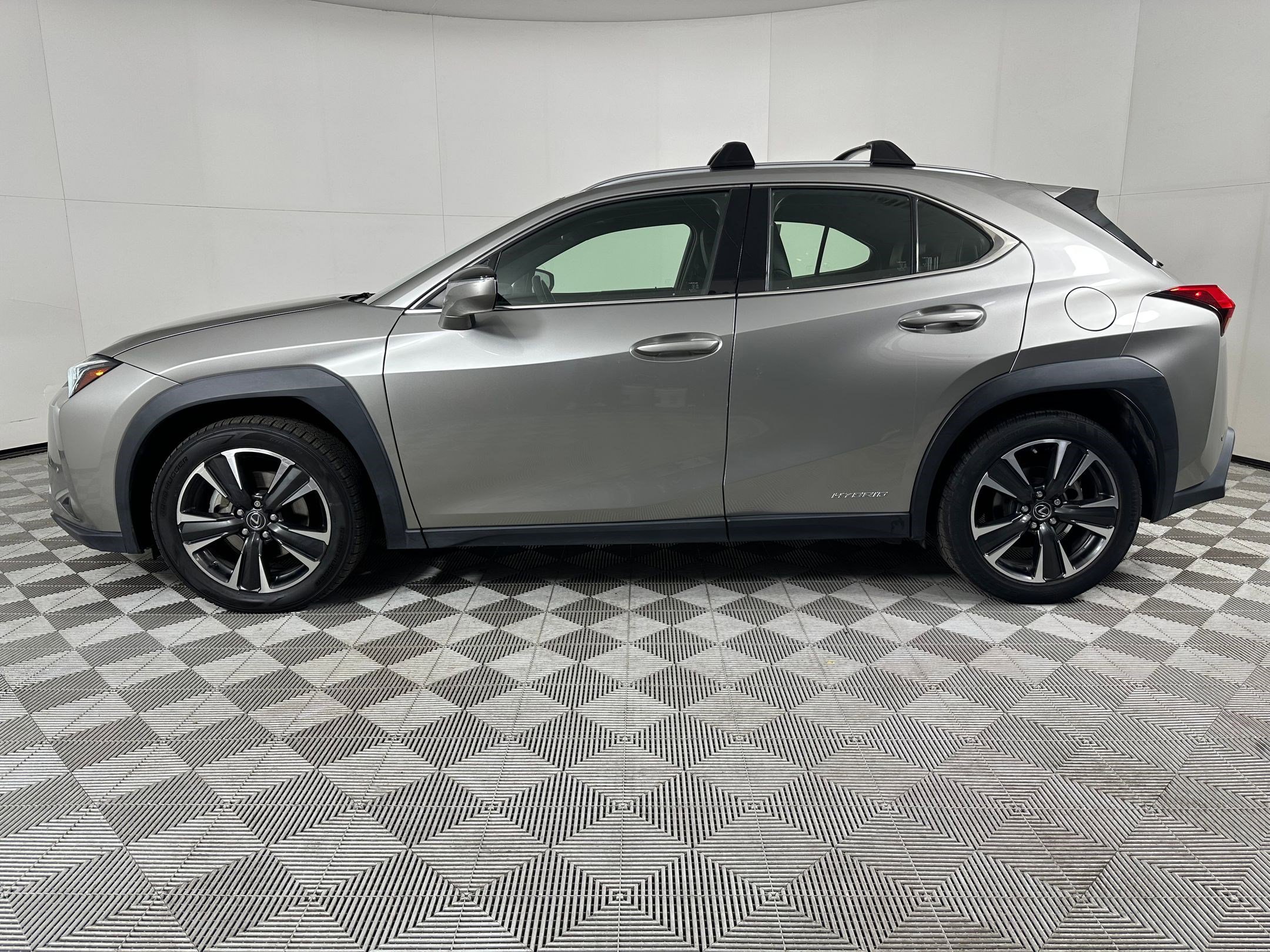 Used 2020 Lexus UX 250h w/ Premium Package image 2