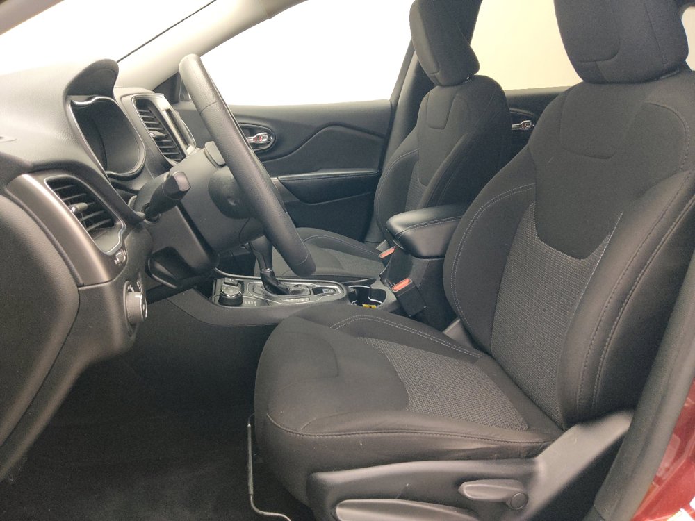Used 2019 Jeep Cherokee Latitude w/ Popular Appearance Group AWD/4WD image 17
