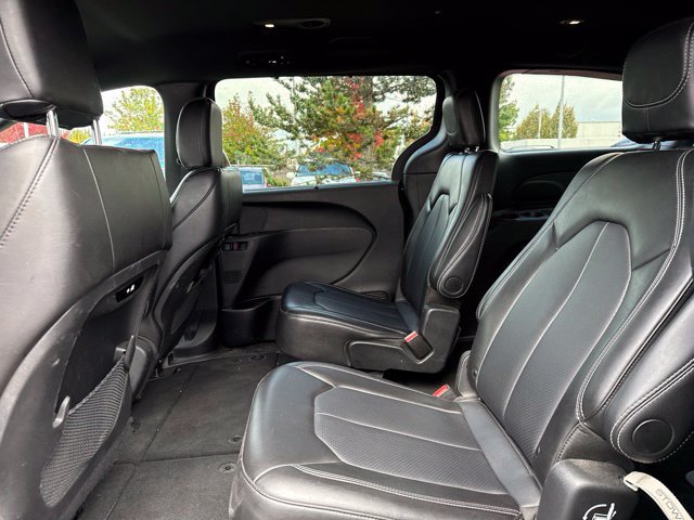 Used 2025 Chrysler Pacifica Select FWD image 11
