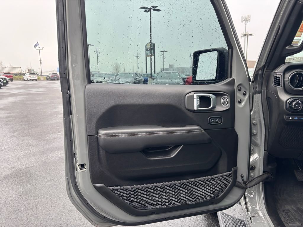 Used 2023 Jeep Wrangler Unlimited Sahara w/ Cold Weather Group AWD/4WD image 23
