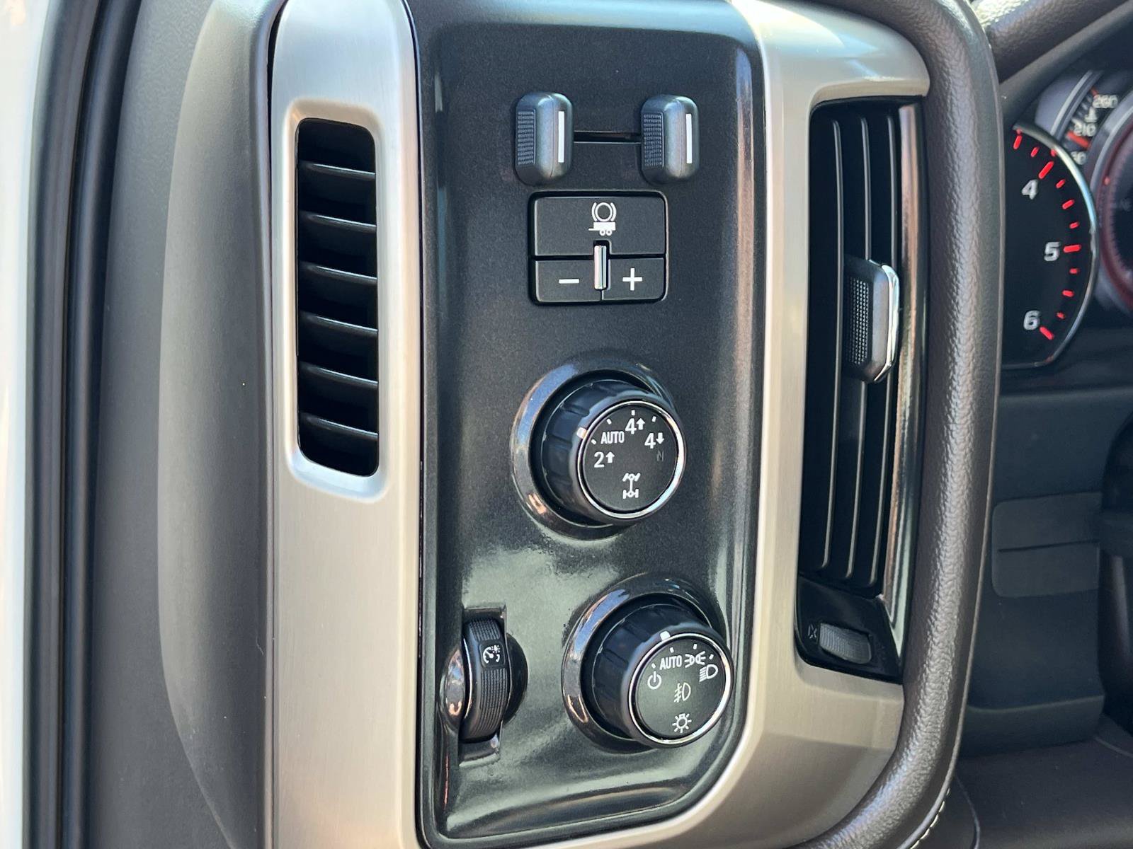 Used 2015 GMC Sierra 1500 Denali AWD/4WD image 29