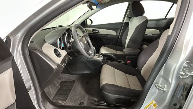 Used 2014 Chevrolet Cruze LS FWD image 11