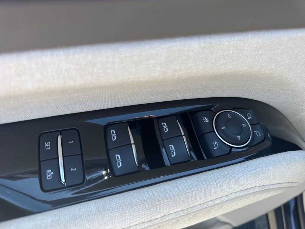 Used 2024 Cadillac Escalade Sport Platinum w/ LPO, ONYX Package image 21