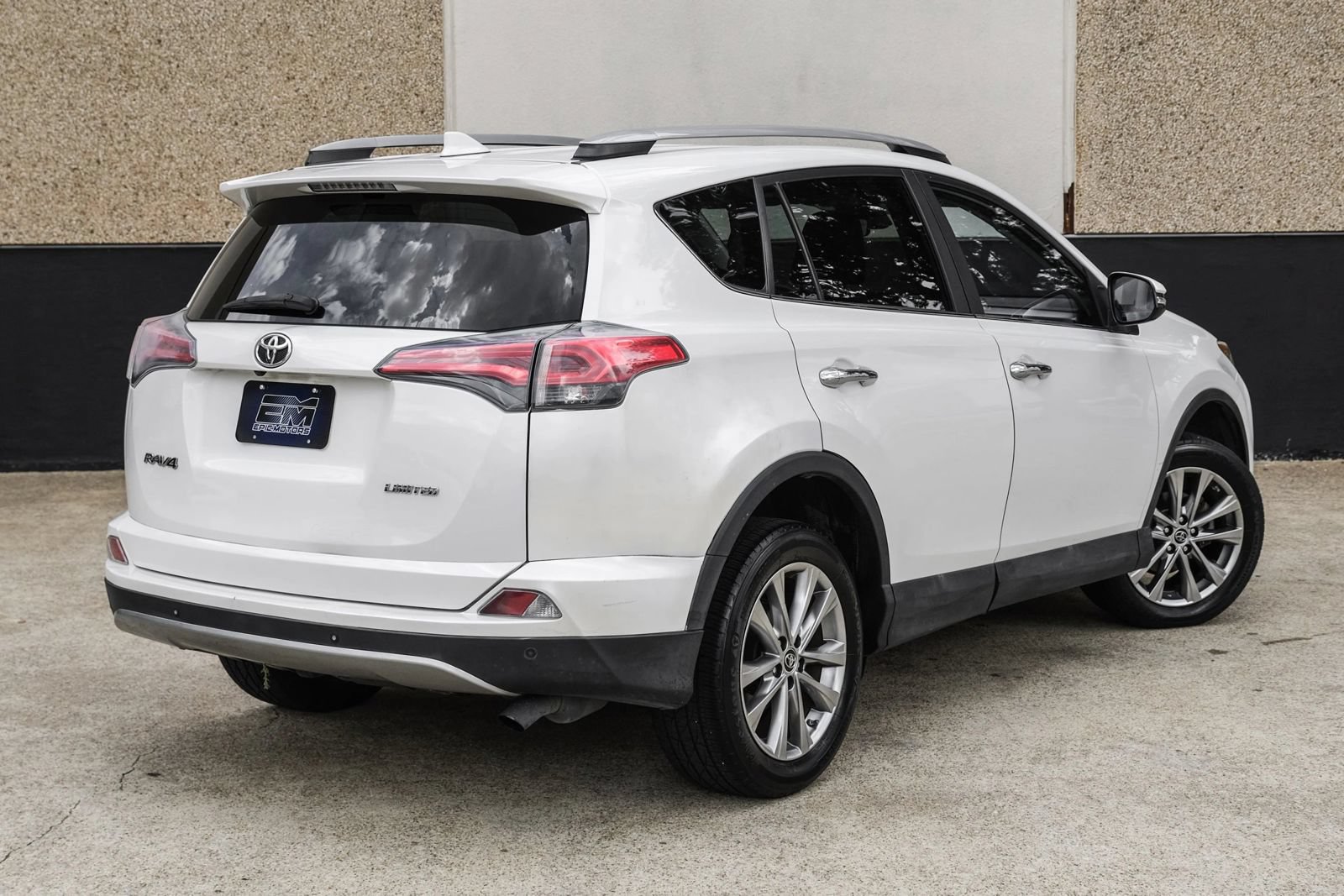 Used 2017 Toyota RAV4 Limited FWD image 8