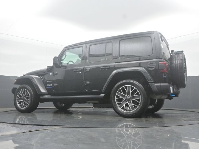 Used 2023 Jeep Wrangler Unlimited Sahara w/ Cold Weather Group AWD/4WD image 48