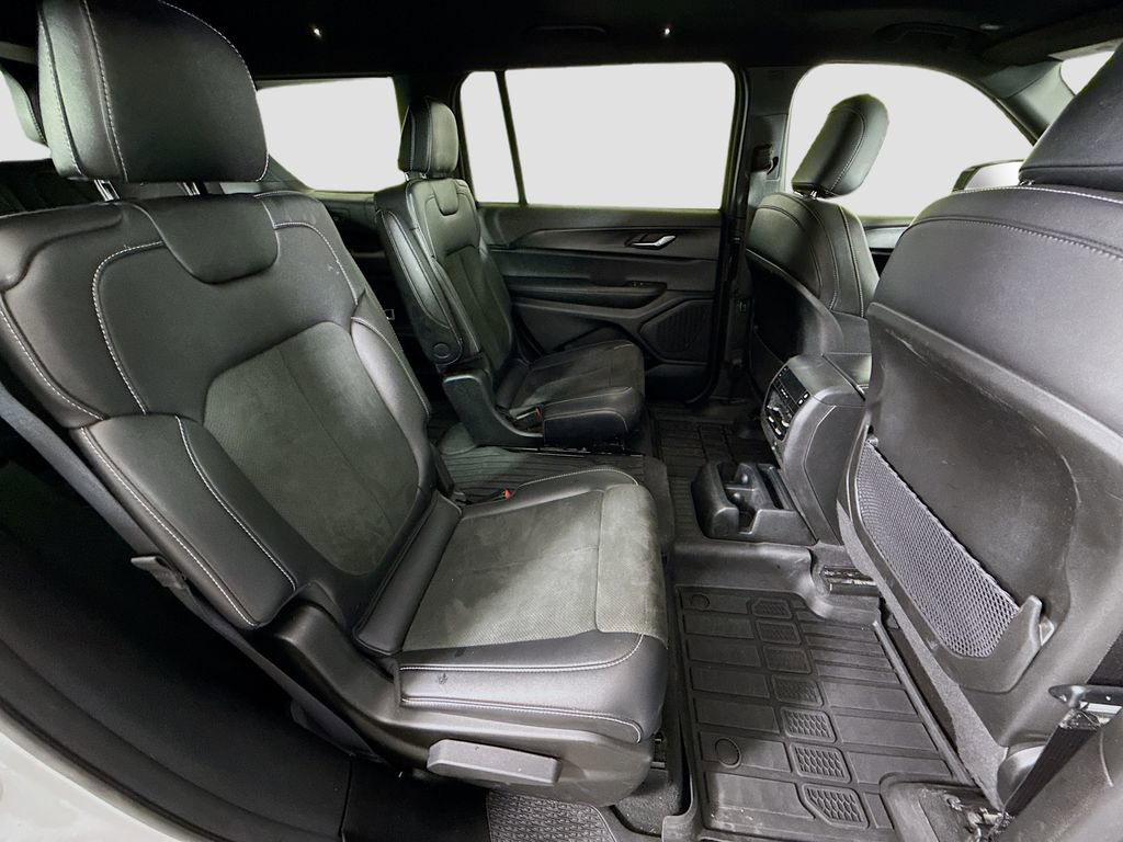 Used 2025 Jeep Grand Cherokee L Altitude image 27
