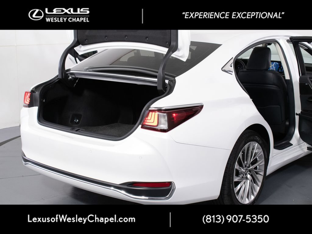 Used 2021 Lexus ES 300h Ultra Luxury w/ Accessory Package 2 FWD image 13