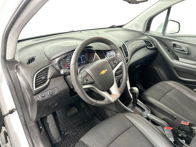 Used 2020 Chevrolet Trax LT w/ LT Convenience Package AWD/4WD image 19