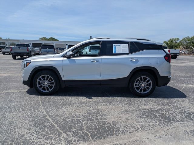 Used 2022 GMC Terrain SLT w/ Infotainment Package II FWD image 4