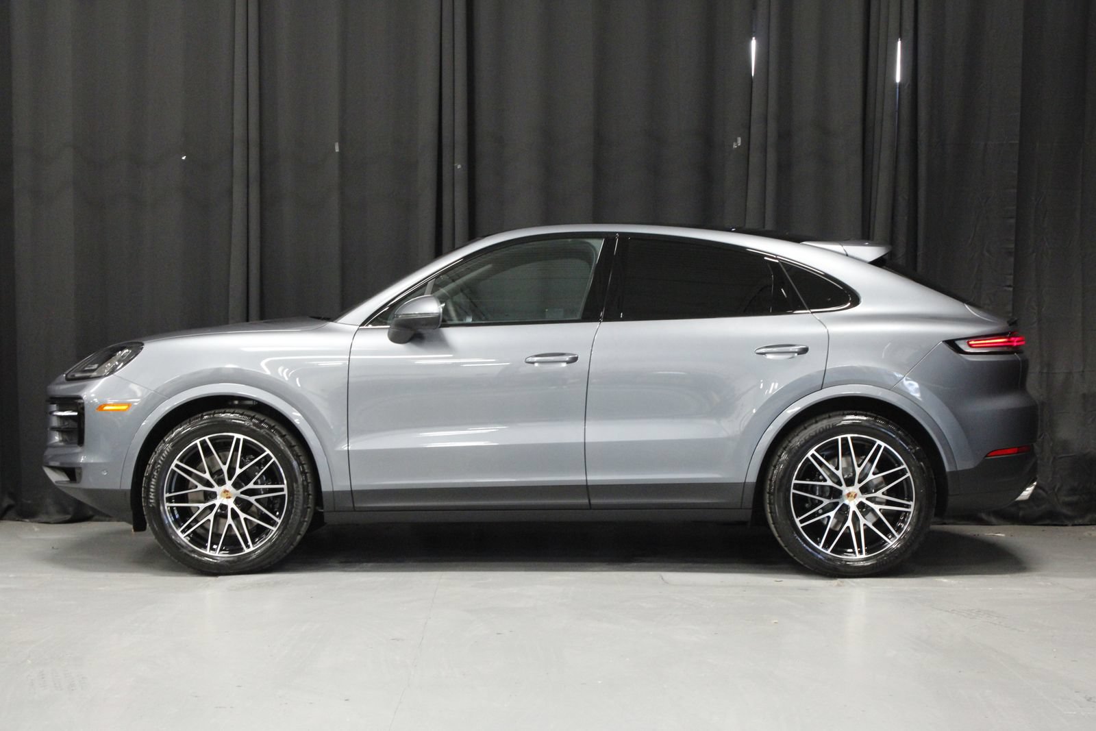 New 2026 Porsche Cayenne Coupe AWD/4WD image 2