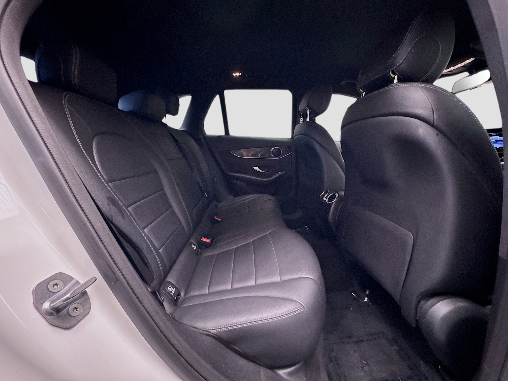 Used 2019 Mercedes-Benz GLC 350e 4MATIC image 18