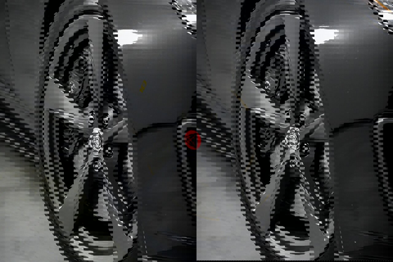 Used 2018 Jaguar F-TYPE 400 Sport image 4