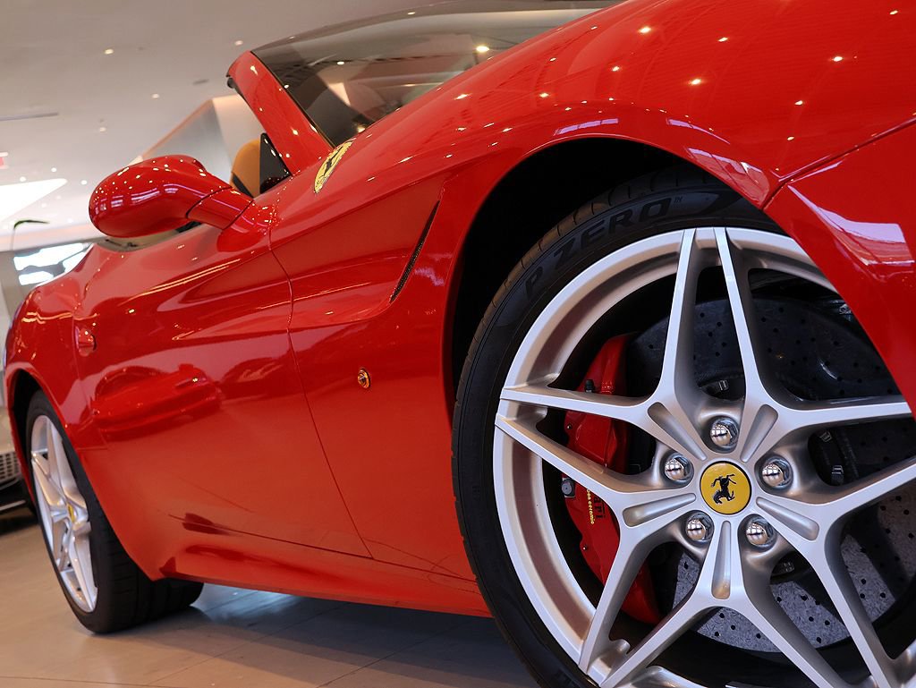 Certified 2017 Ferrari California T image 12