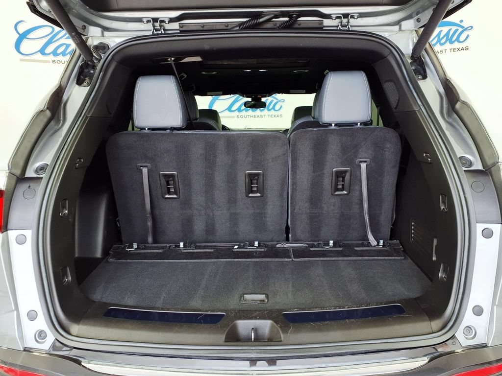 Used 2023 Buick Enclave Essence w/ Experience Buick Package FWD image 10