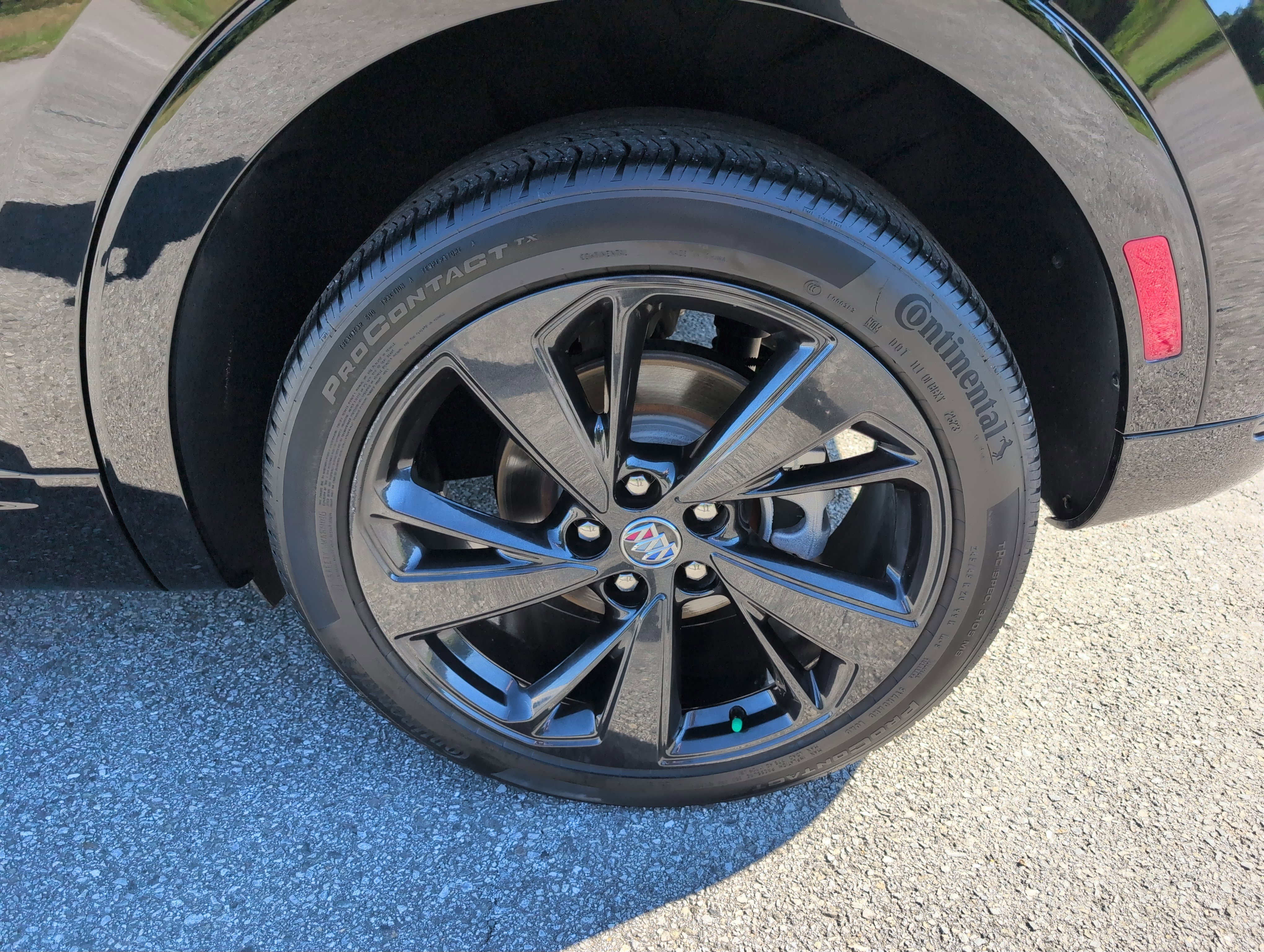 Used 2023 Buick Envision Essence w/ Sport Touring Package image 4