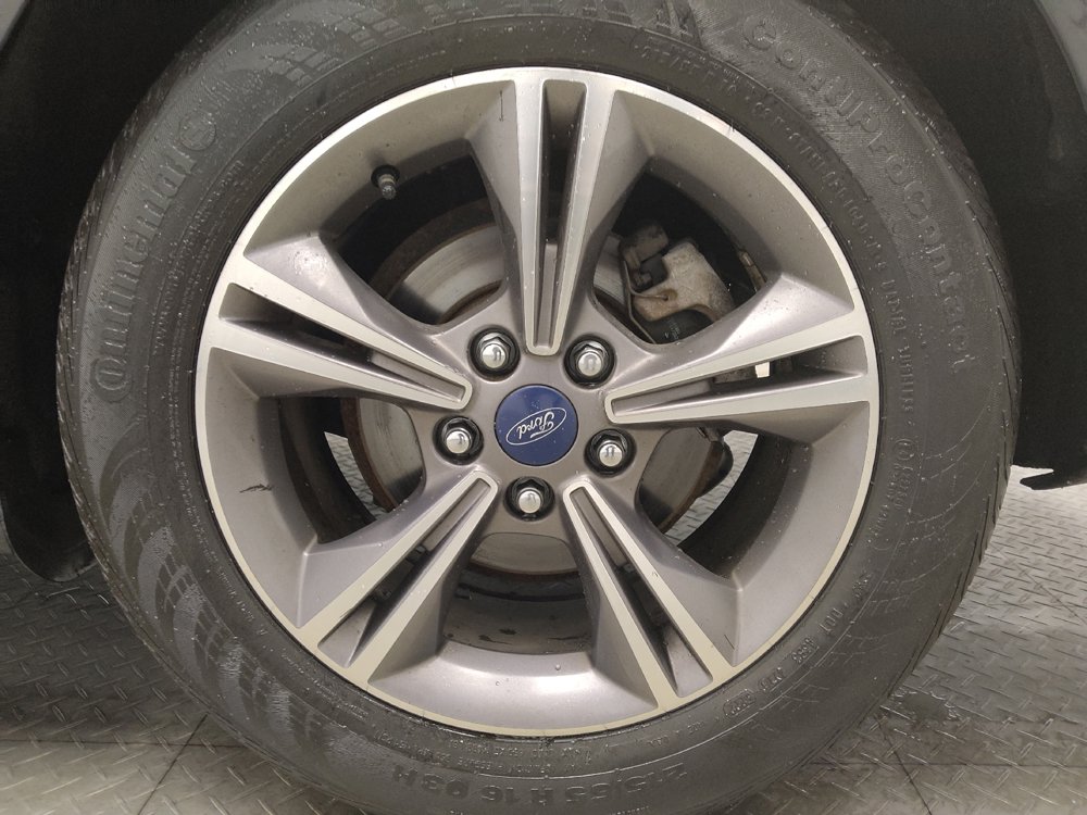 Used 2018 Ford Focus SE w/ SE Appearance Package FWD image 31