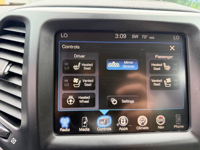 Used 2016 Jeep Cherokee Limited w/ Luxury Group AWD/4WD image 20