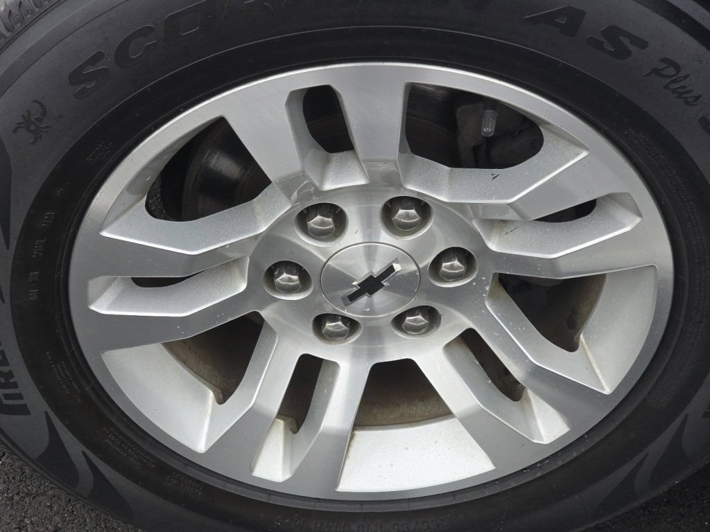 Used 2019 Chevrolet Suburban LT RWD image 31