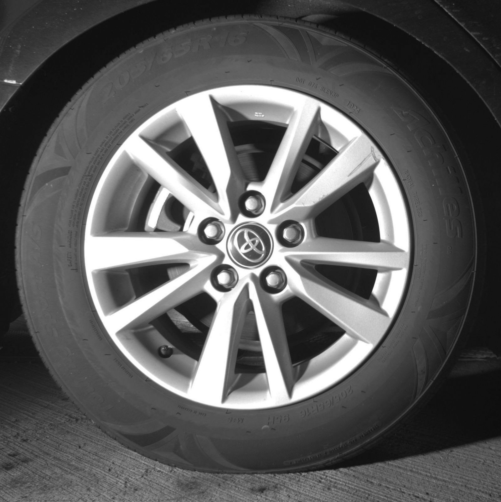 Used 2025 Toyota Camry LE FWD image 27