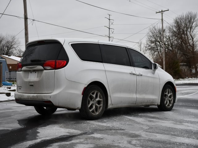 Used 2019 Chrysler Pacifica Touring Plus w/ Tire & Wheel Group image 7