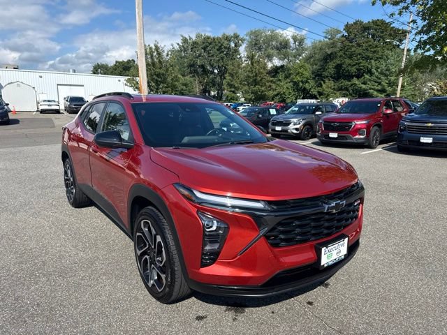 Used 2024 Chevrolet Trax RS w/ Sunroof Package FWD image 4